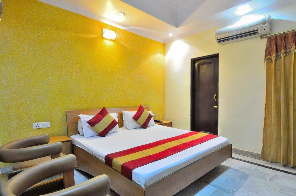 Hotel Roopa International Amritsar Bagian luar foto